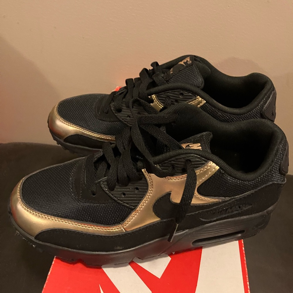 Blk/metallic gold air max 90 (mesh) (gs)